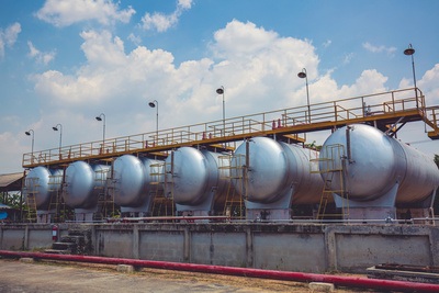 Öltanklager Batterie