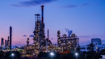 Raffinerie bei Nacht